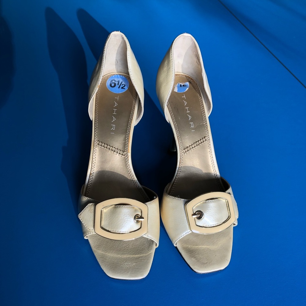 Tahari High heel peeled toe sandal